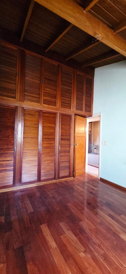 VENTA CASA 5 AMBIENTES CIUDAD EVITA