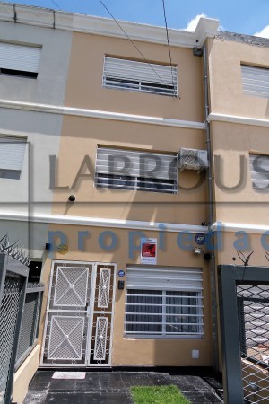 TRIPLEX EN VENTA CIRC 3 CALLE GUAYANAS NUEVO VALOR 