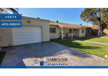 Casa en Ciudad Evita-Venta-3 dormitorios-Quincho-pileta climatizada  
