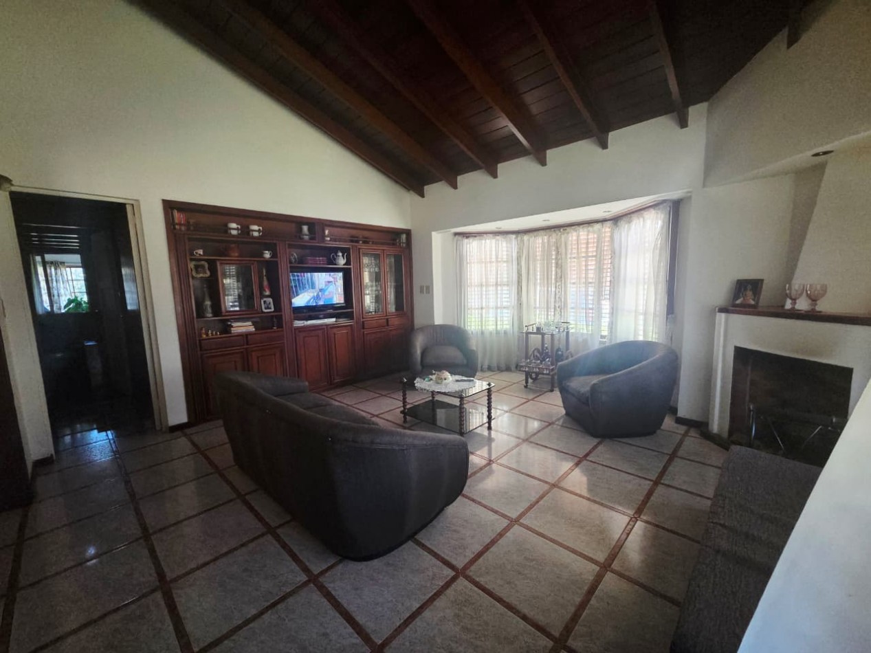 VENTA CHALET INDIVIDUAL 5 AMBIENTES CIUDAD EVITA